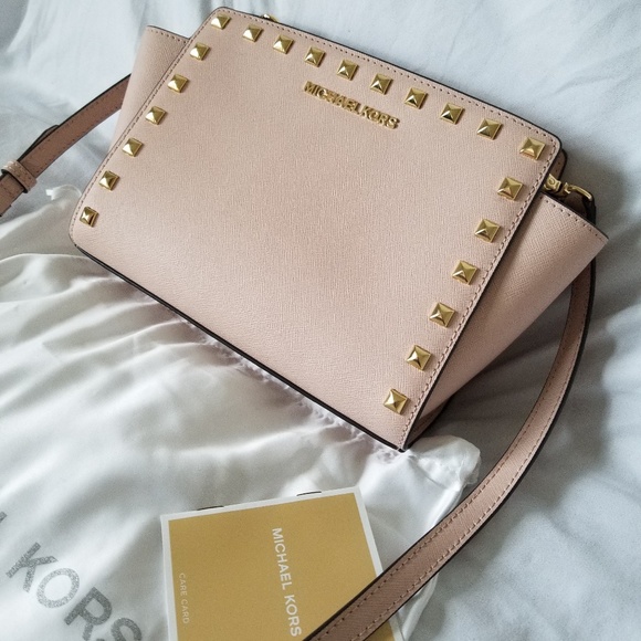 Michael Kors Handbags - 🖤Gorgeous Pink Selma Gold Studs Michael Kors Bag